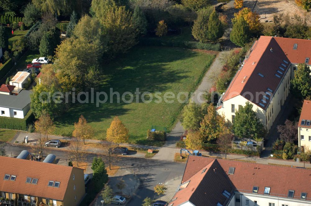 Berlin from the bird's eye view: Blick auf die Mehrfamilienhaus- Wohngebiete südlich der A10 / E55 am Hubertusdamm, Schönerlinder Weg, Teichbergstraße, Roländer Strasse, Am Elsebrocken in Berlin - Karow