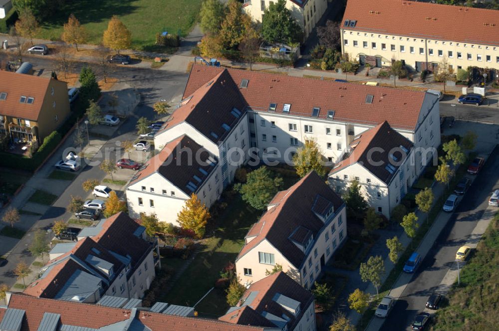 Aerial image Berlin - Blick auf die Mehrfamilienhaus- Wohngebiete südlich der A10 / E55 am Hubertusdamm, Schönerlinder Weg, Teichbergstraße, Roländer Strasse, Am Elsebrocken in Berlin - Karow