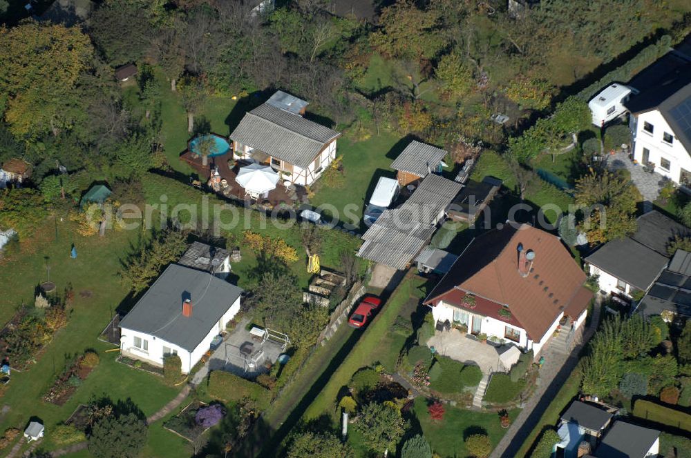 Aerial image Berlin - Blick auf die Mehrfamilienhaus- Wohngebiete südlich der A10 / E55 am Hubertusdamm, Schönerlinder Weg, Teichbergstraße, Roländer Strasse, Am Elsebrocken in Berlin - Karow