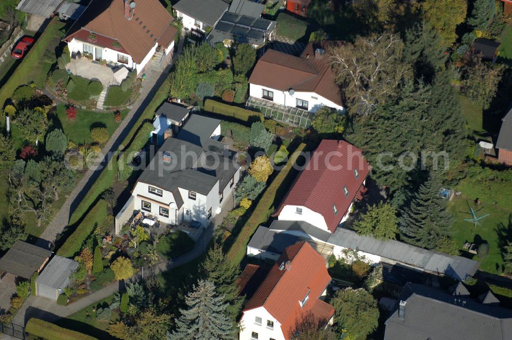 Aerial photograph Berlin - Blick auf die Mehrfamilienhaus- Wohngebiete südlich der A10 / E55 am Hubertusdamm, Schönerlinder Weg, Teichbergstraße, Roländer Strasse, Am Elsebrocken in Berlin - Karow