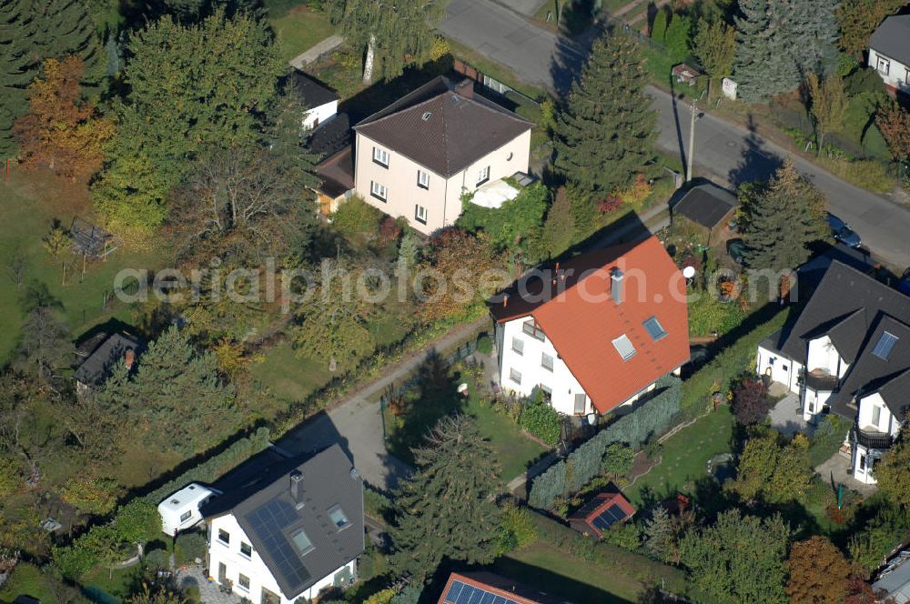 Berlin from above - Blick auf die Mehrfamilienhaus- Wohngebiete südlich der A10 / E55 am Hubertusdamm, Schönerlinder Weg, Teichbergstraße, Roländer Strasse, Am Elsebrocken in Berlin - Karow