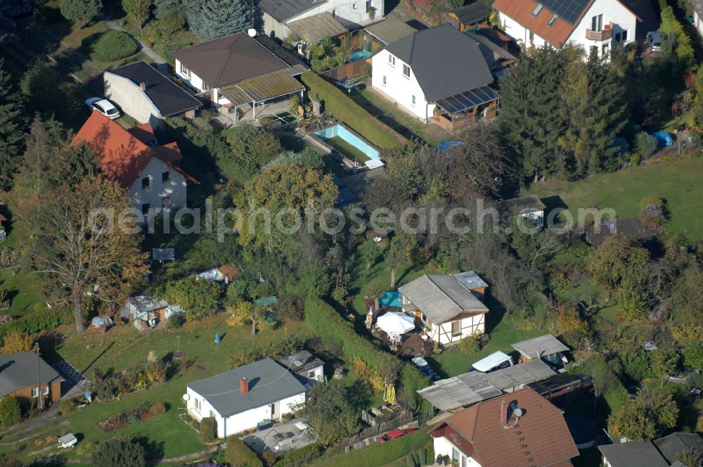 Aerial image Berlin - Blick auf die Mehrfamilienhaus- Wohngebiete südlich der A10 / E55 am Hubertusdamm, Schönerlinder Weg, Teichbergstraße, Roländer Strasse, Am Elsebrocken in Berlin - Karow