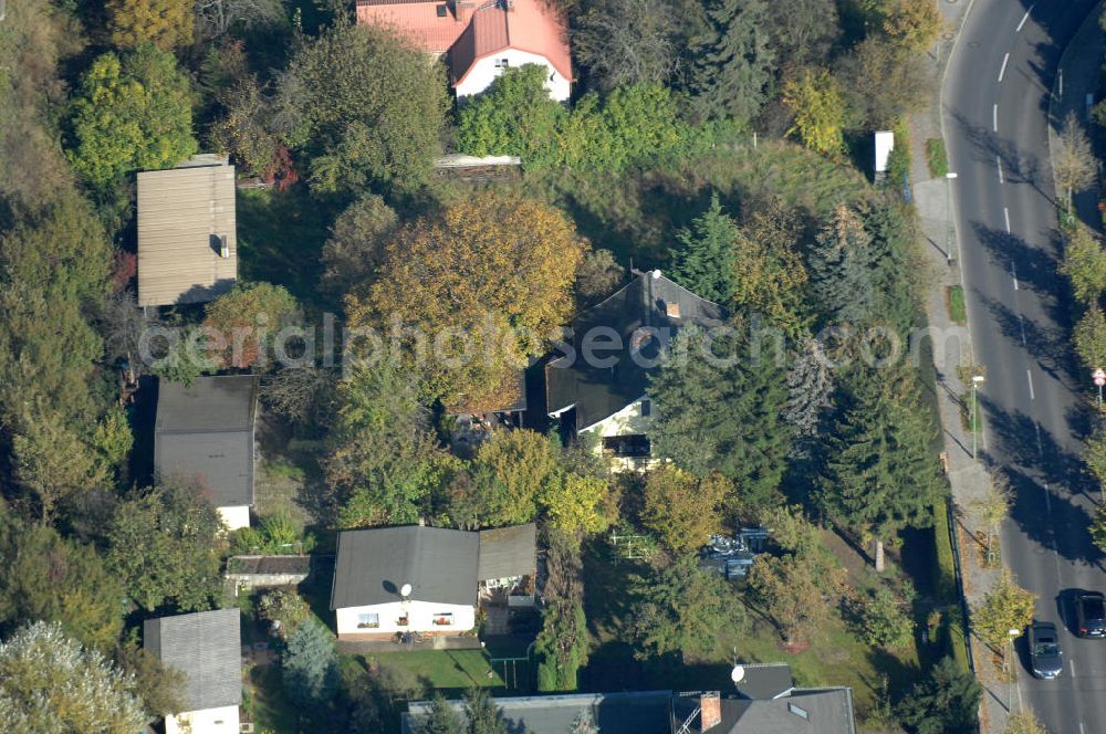 Aerial image Berlin - Blick auf die Mehrfamilienhaus- Wohngebiete südlich der A10 / E55 am Hubertusdamm, Schönerlinder Weg, Teichbergstraße, Roländer Strasse, Am Elsebrocken in Berlin - Karow