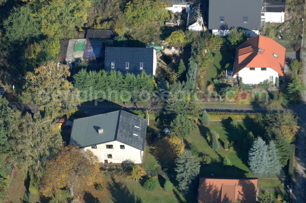 Aerial photograph Berlin - Blick auf die Mehrfamilienhaus- Wohngebiete südlich der A10 / E55 am Hubertusdamm, Schönerlinder Weg, Teichbergstraße, Roländer Strasse, Am Elsebrocken in Berlin - Karow