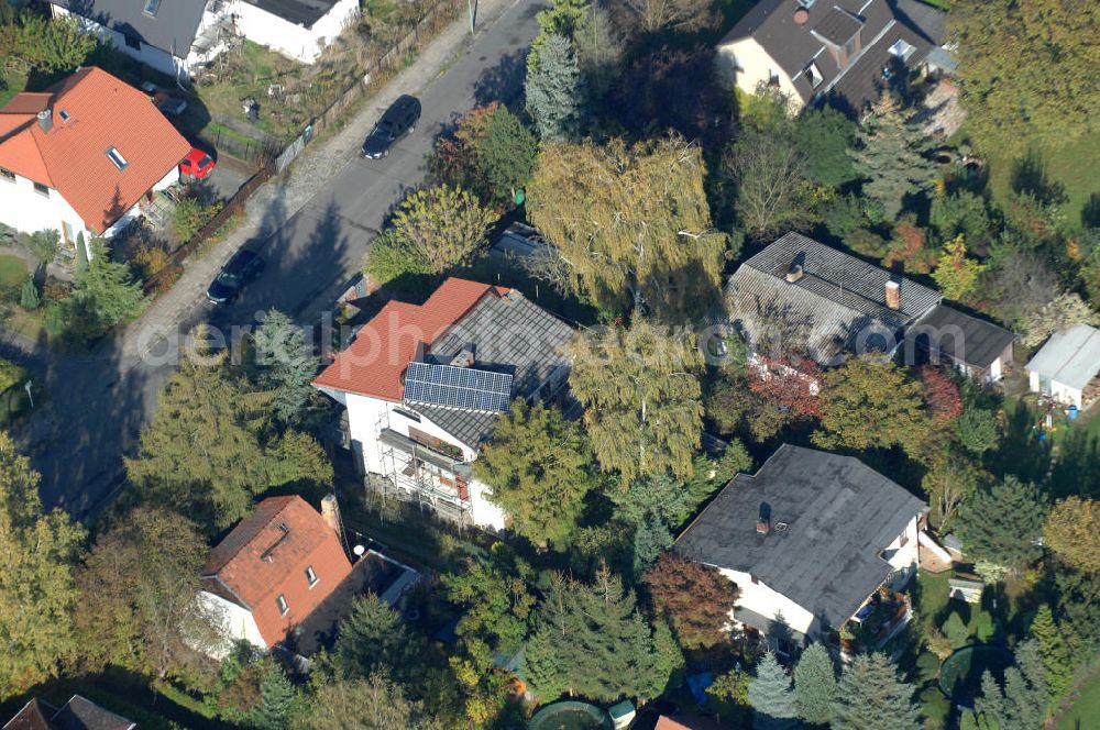 Berlin from the bird's eye view: Blick auf die Mehrfamilienhaus- Wohngebiete südlich der A10 / E55 am Hubertusdamm, Schönerlinder Weg, Teichbergstraße, Roländer Strasse, Am Elsebrocken in Berlin - Karow