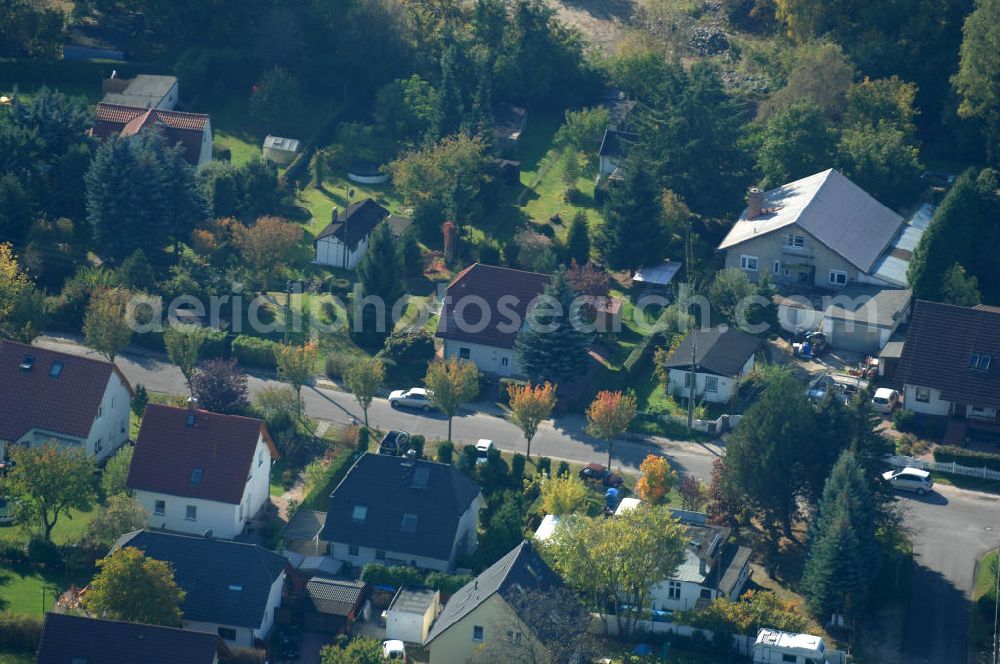 Berlin from above - Blick auf die Mehrfamilienhaus- Wohngebiete südlich der A10 / E55 am Hubertusdamm, Schönerlinder Weg, Teichbergstraße, Roländer Strasse, Am Elsebrocken in Berlin - Karow