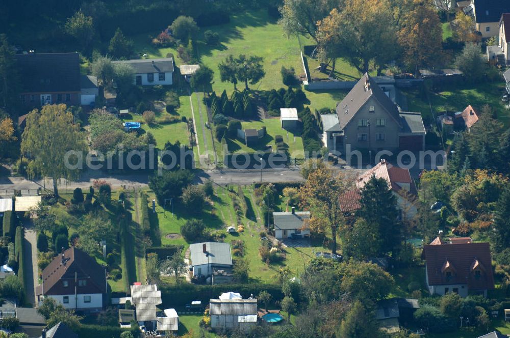 Aerial image Berlin - Blick auf die Mehrfamilienhaus- Wohngebiete südlich der A10 / E55 am Hubertusdamm, Schönerlinder Weg, Teichbergstraße, Roländer Strasse, Am Elsebrocken in Berlin - Karow