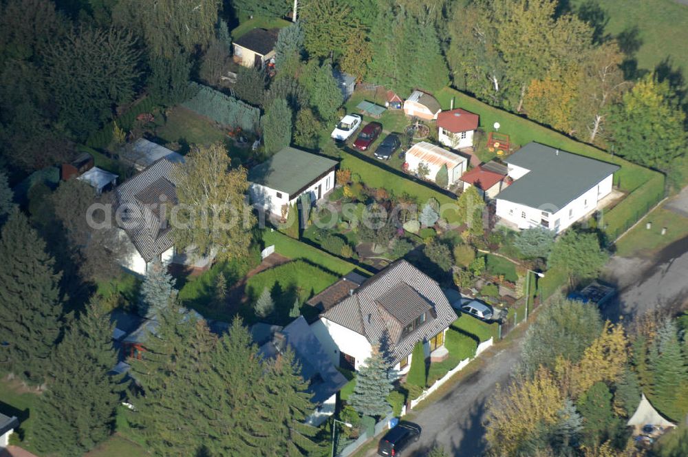 Aerial image Berlin - Blick auf die Mehrfamilienhaus- Wohngebiete südlich der A10 / E55 am Hubertusdamm, Schönerlinder Weg, Teichbergstraße, Roländer Strasse, Am Elsebrocken in Berlin - Karow