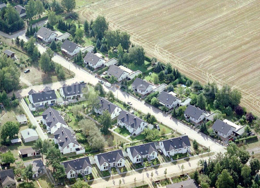 Aerial photograph Schildow / Brandenburg - Mehrfamilienhaussiedlung im Bereich der Hauptstraße in Schildow / Brandenburg