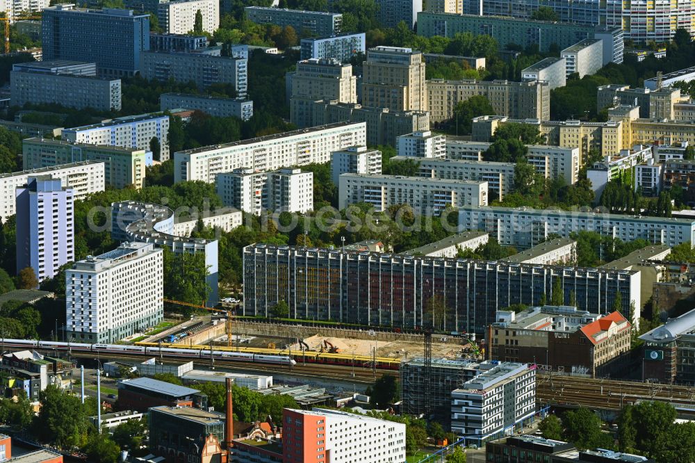 Aerial image Berlin - Residential area LXK Campus of a multi-family house settlement on Andreas-, Krautstrasse and Lange Strasse in the district Friedrichshain in Berlin, Germany