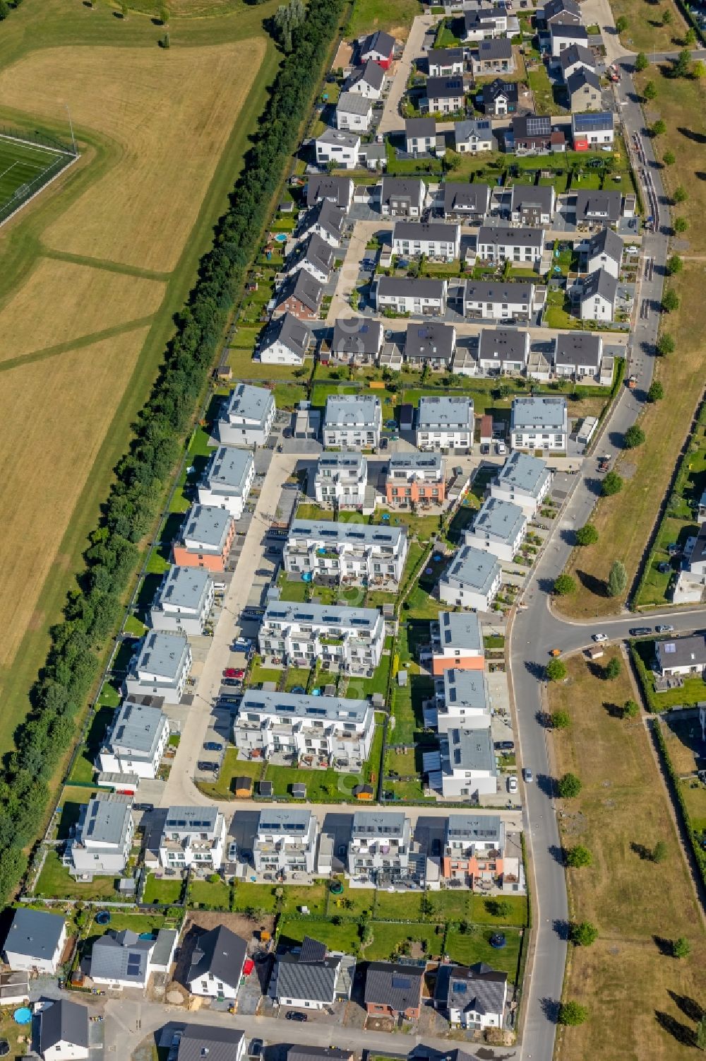 Aerial photograph Dortmund - Residential area of a multi-family house settlement on Heinrich-Czerkus-Allee in Dortmund in the state North Rhine-Westphalia, Germany