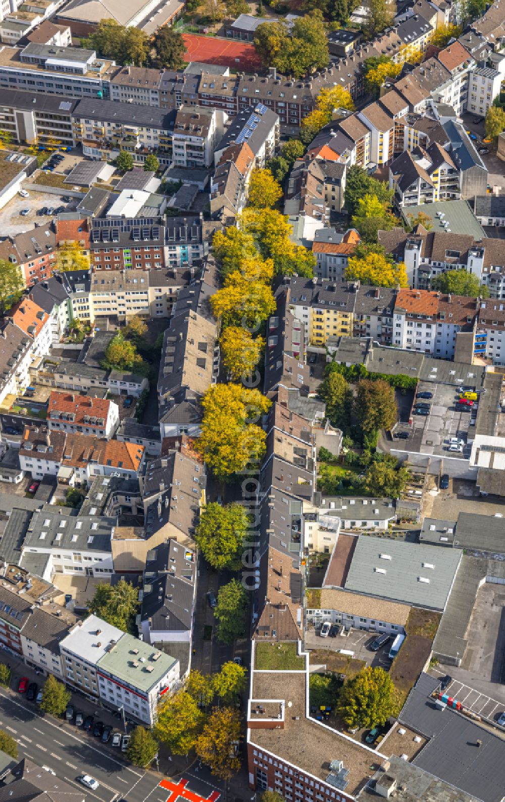 Aerial photograph Dortmund - residential area of a multi-family house settlement on street Gutenbergstrasse in Dortmund at Ruhrgebiet in the state North Rhine-Westphalia, Germany