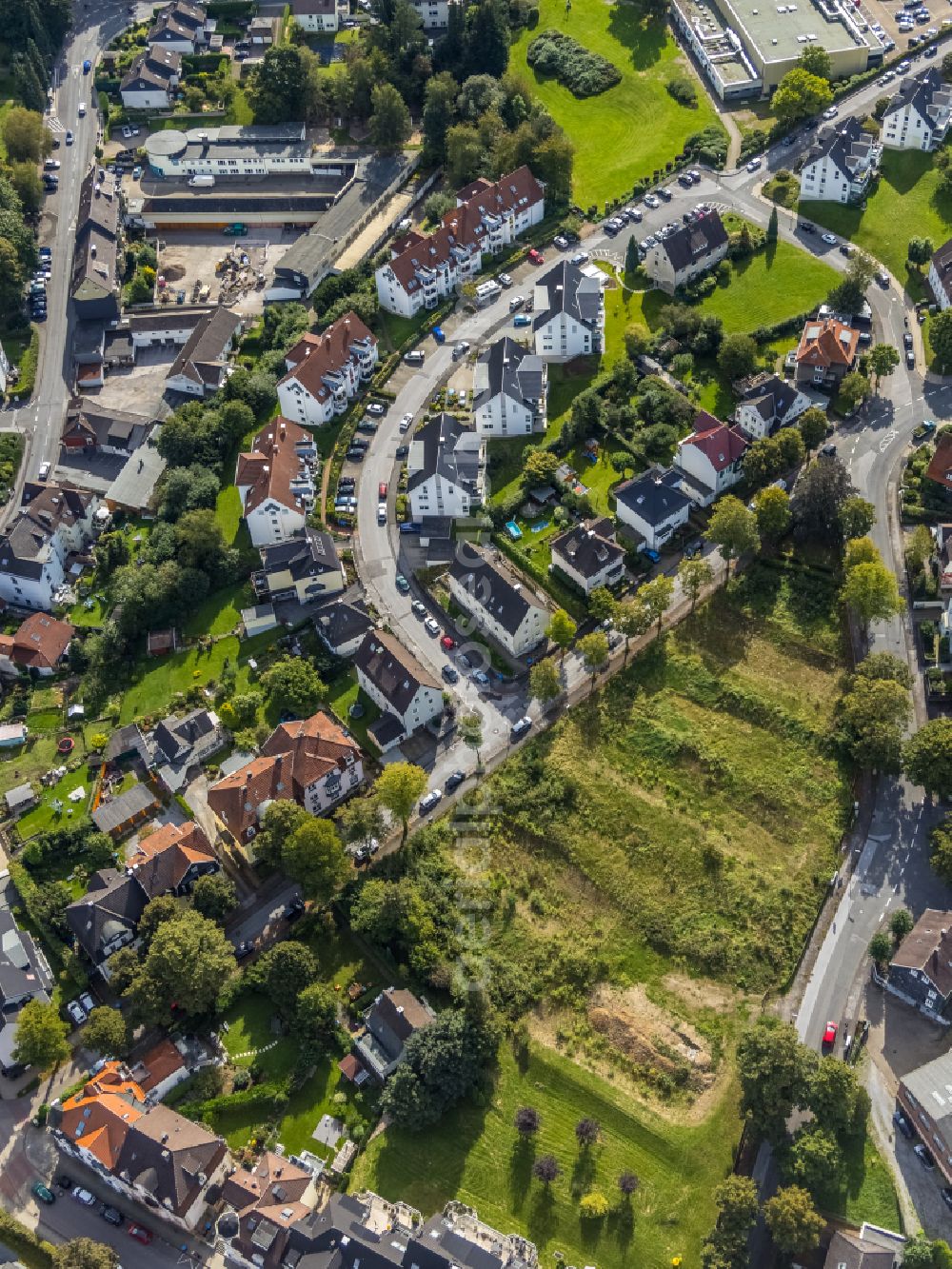 Ennepetal from the bird's eye view: Residential area of a multi-family house settlement on street Goethestrasse in Ennepetal at Ruhrgebiet in the state North Rhine-Westphalia, Germany