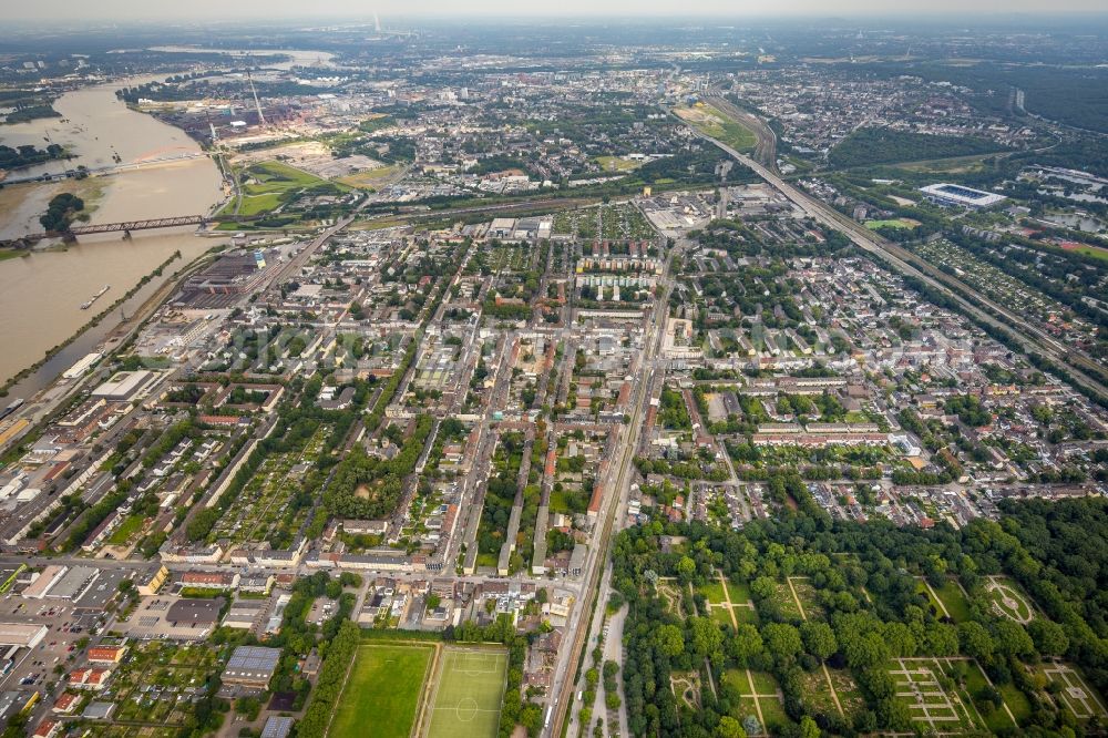 Duisburg from above - Residential area of a multi-family house settlement along the Duesseldorfer Strasse - Hultschiner Strasse - Gaertnerstrasse in the district Wanheimerort in Duisburg at Ruhrgebiet in the state North Rhine-Westphalia, Germany