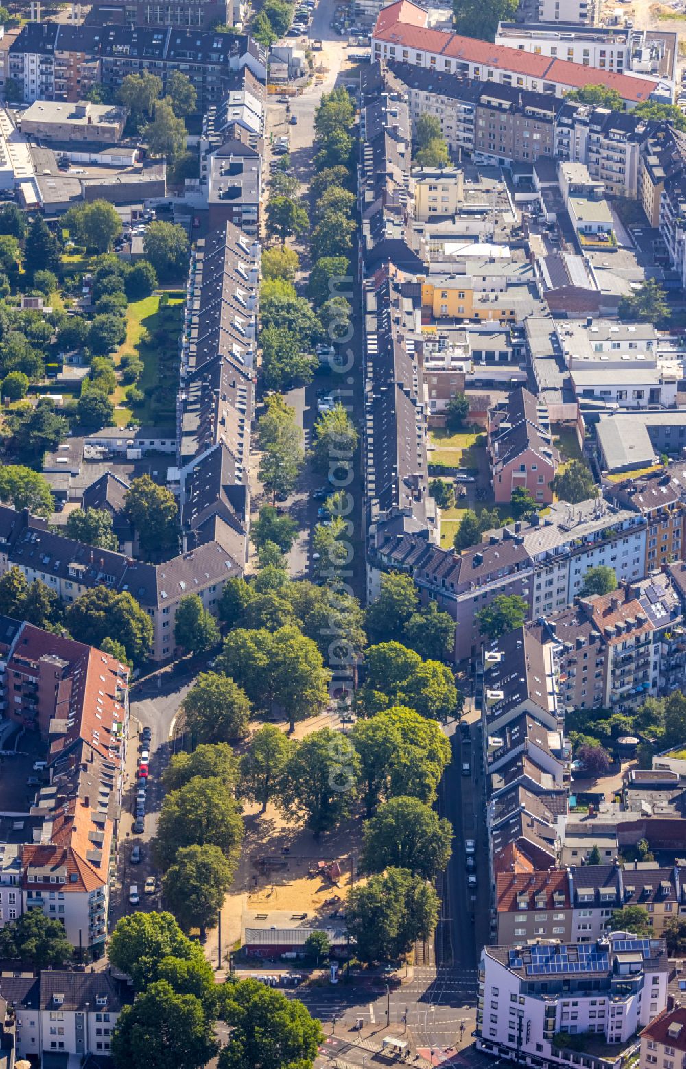 Düsseldorf from above - Residential area of a multi-family house settlement along the Spichernstrasse in Duesseldorf at Ruhrgebiet in the state North Rhine-Westphalia, Germany