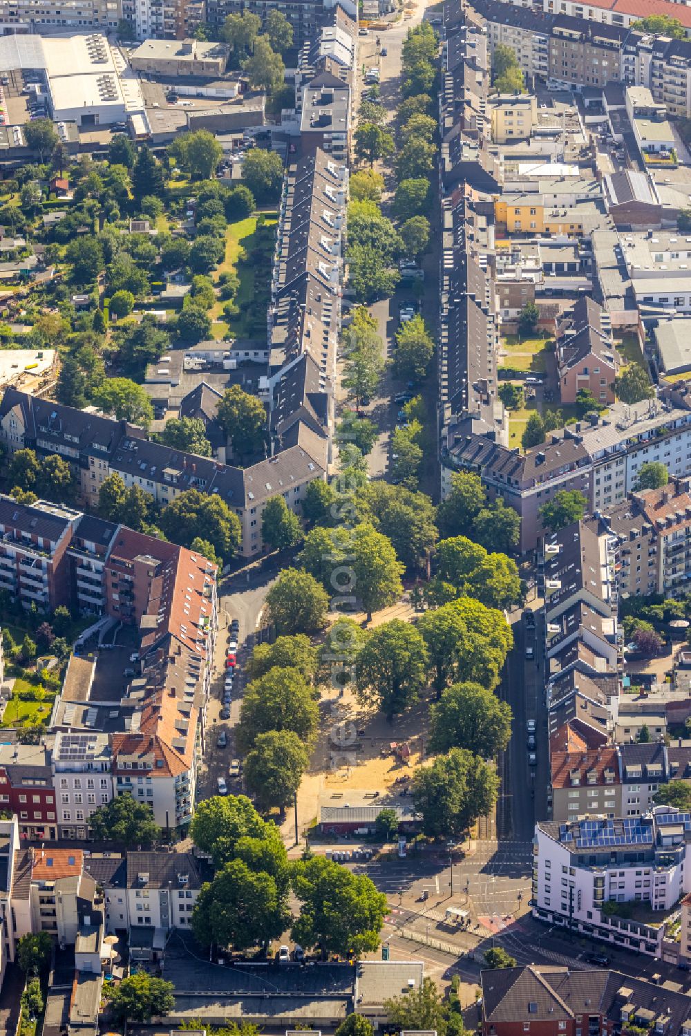 Düsseldorf from the bird's eye view: Residential area of a multi-family house settlement along the Spichernstrasse in Duesseldorf at Ruhrgebiet in the state North Rhine-Westphalia, Germany