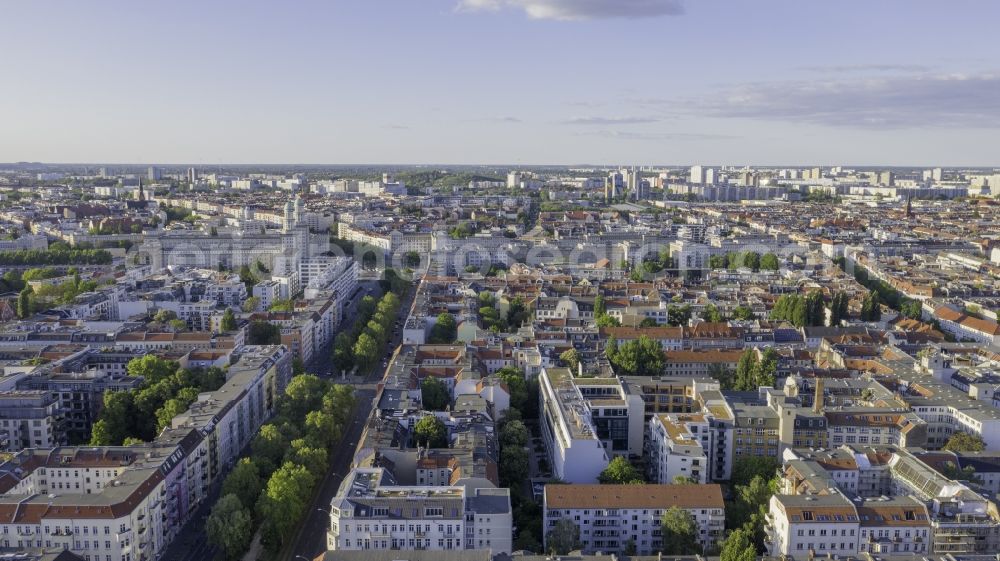 Aerial photograph Berlin - Residential area of a multi-family house settlement between Gruenberger Strasse and B96 in the district Friedrichshain in Berlin, Germany