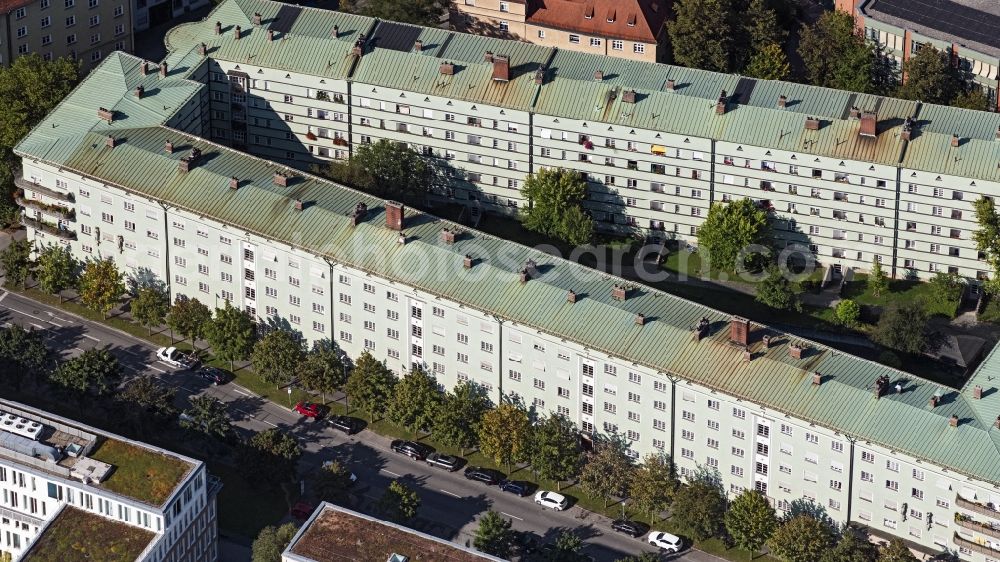 Aerial photograph München - Residential area of a multi-family house settlement in of Ganghoferstrasse in Munich in the state Bavaria, Germany