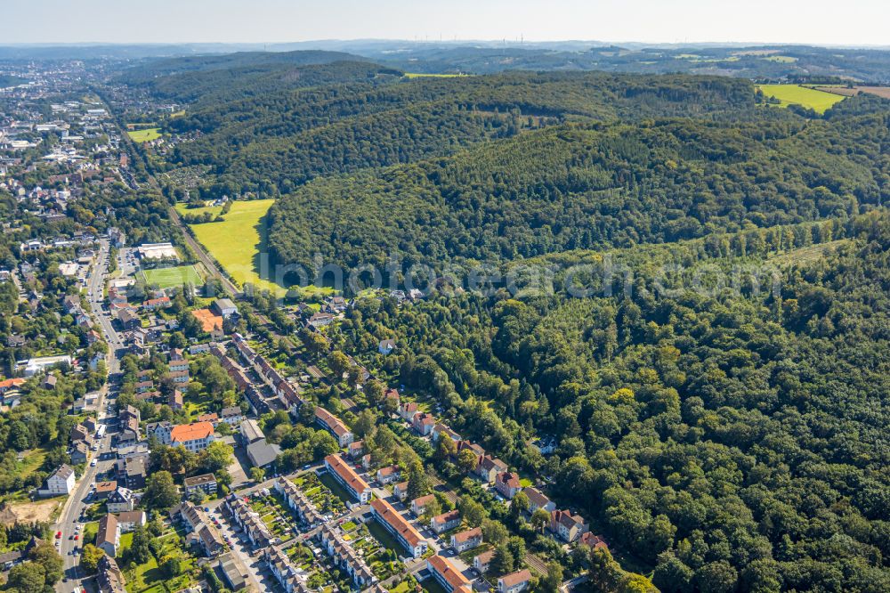 Aerial image Gevelsberg - Residential area of a multi-family house settlement on street Schnellmarkstrasse in the district Heck in Gevelsberg at Ruhrgebiet in the state North Rhine-Westphalia, Germany