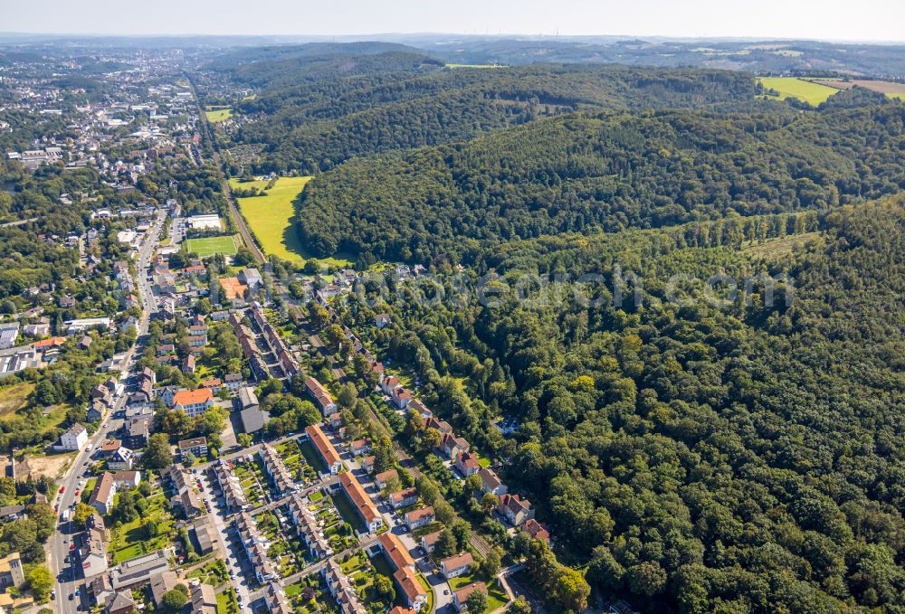 Aerial photograph Gevelsberg - Residential area of a multi-family house settlement on street Schnellmarkstrasse in the district Heck in Gevelsberg at Ruhrgebiet in the state North Rhine-Westphalia, Germany