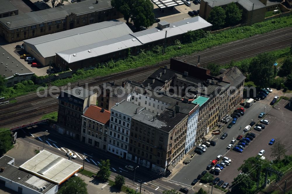 Magdeburg from the bird's eye view: A multi-family house settlement in Hallische street in Magdeburg in the state Saxony-Anhalt