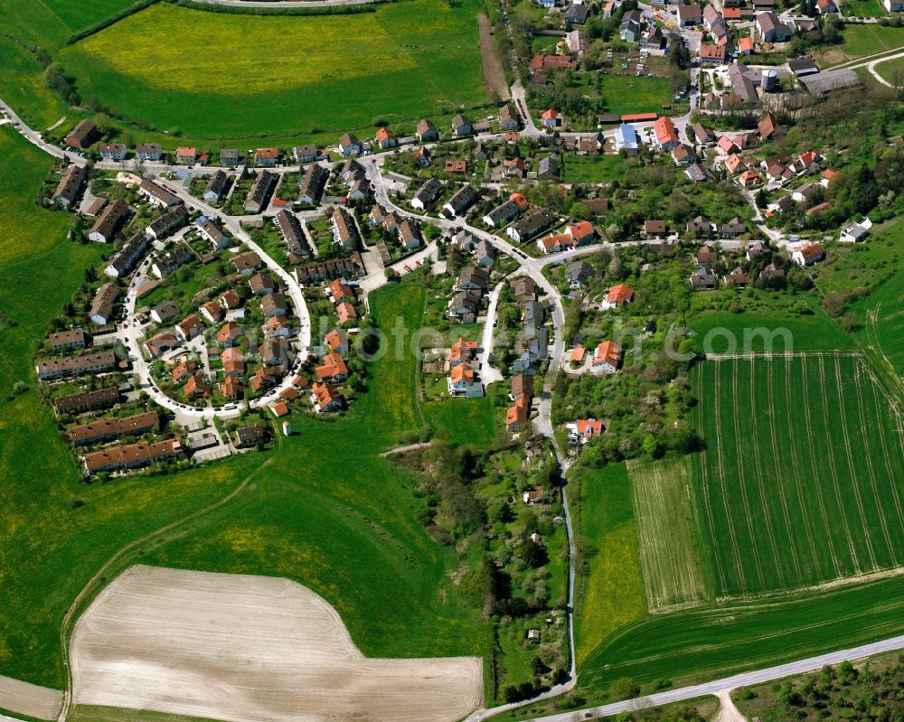 Hennenbach from the bird's eye view: Residential area of a multi-family house settlement in Hennenbach in the state Bavaria, Germany