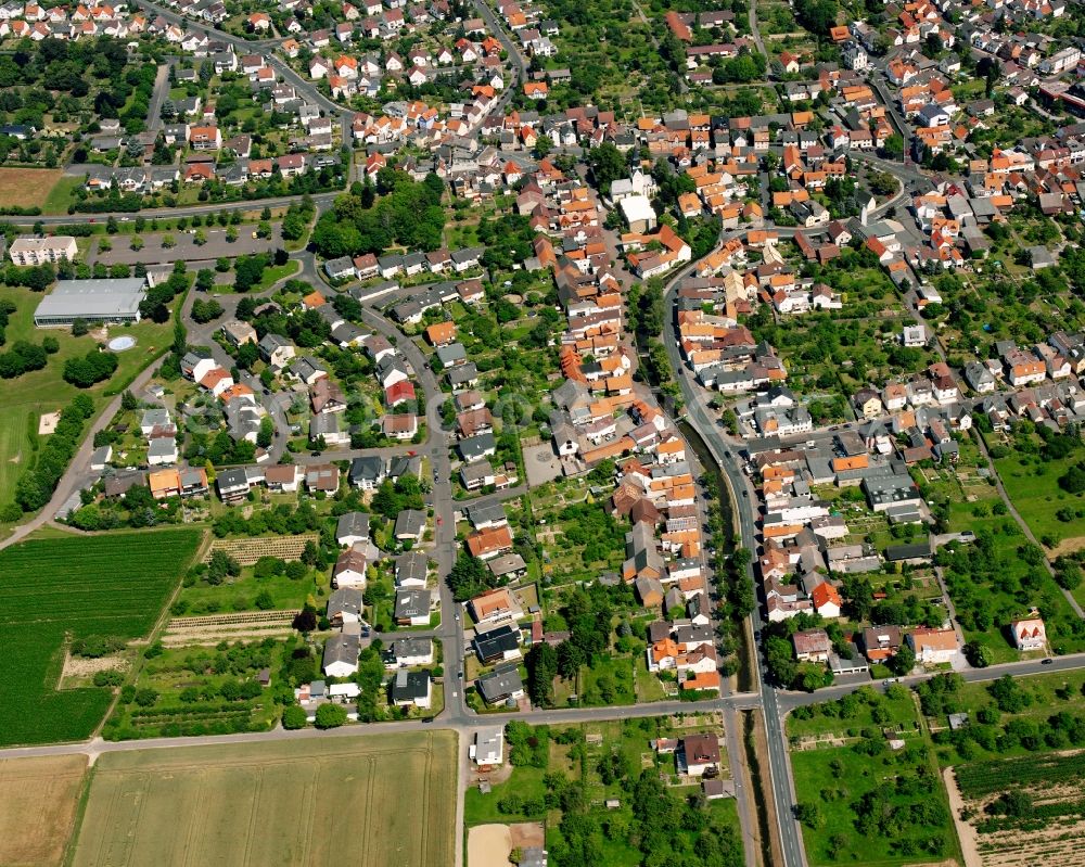 Heuchelheim from the bird's eye view: Residential area of a multi-family house settlement in Heuchelheim in the state Hesse, Germany