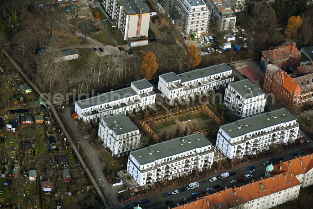 Berlin from above - Residential area of a??a??a multi-family housing estate with inner courtyard between Galenusstrasse and Panke in Berlin, Germany