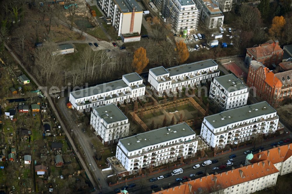 Berlin from the bird's eye view: Residential area of a??a??a multi-family housing estate with inner courtyard between Galenusstrasse and Panke in Berlin, Germany