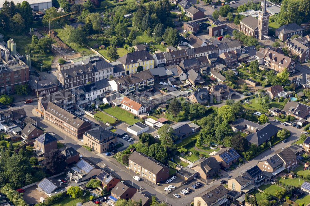 Issum from above - Residential area of a multi-family house settlement on street Brauerei-Diebels-Strasse - Geldener Strasse in Issum in the state North Rhine-Westphalia, Germany