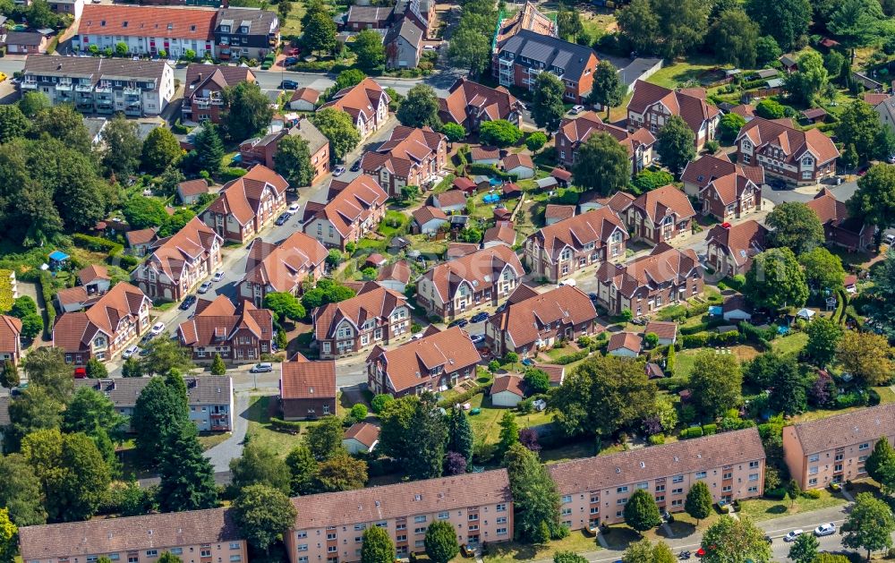 Bottrop from the bird's eye view: Residential area of a multi-family house settlement Kellermannstrasse - Wortmannstrasse - Hardenbergstrasse in Bottrop in the state North Rhine-Westphalia, Germany