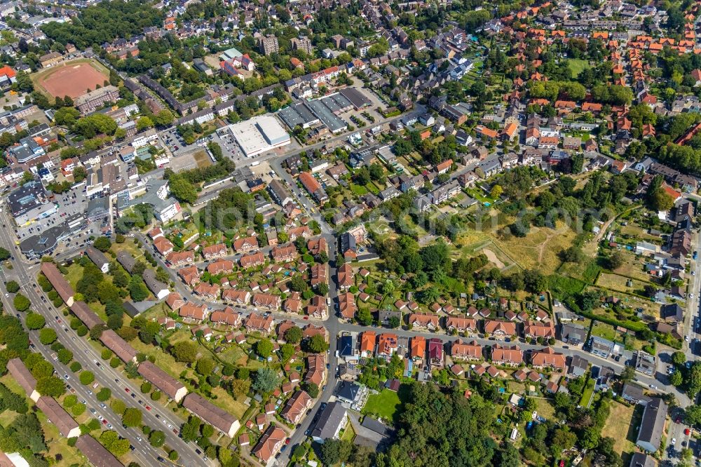 Bottrop from the bird's eye view: Residential area of a multi-family house settlement Kellermannstrasse - Wortmannstrasse - Hardenbergstrasse in Bottrop in the state North Rhine-Westphalia, Germany