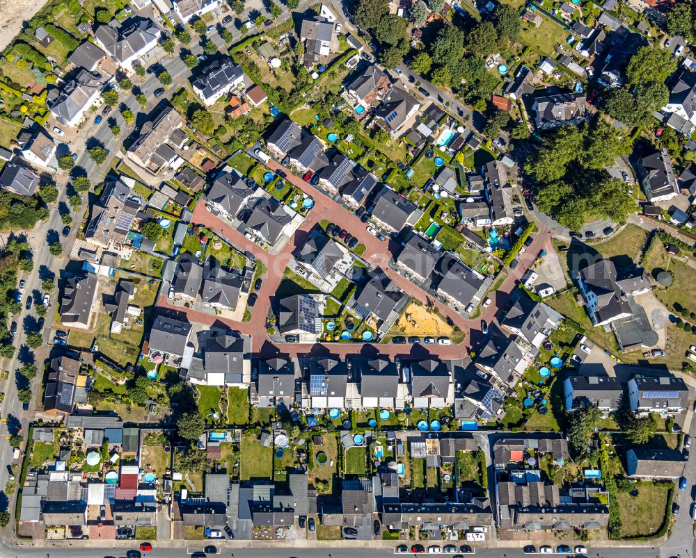 Aerial image Bottrop - Residential area of a multi-family house settlement on Kruemmerstrasse in the district Eigen in Bottrop at Ruhrgebiet in the state North Rhine-Westphalia, Germany