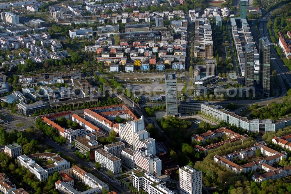 München from above - Residential area of a??a??an apartment building on Lilly-Reich-Strasse - Lyonel-Feininger-Strasse in the district of Schwabing-Freimann in Munich in the state Bavaria, Germany