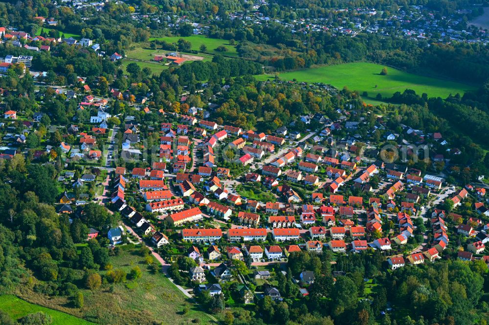 Schildow from the bird's eye view: Residential area of a multi-family house settlement on Laerchensteig in Schildow in the state Brandenburg, Germany