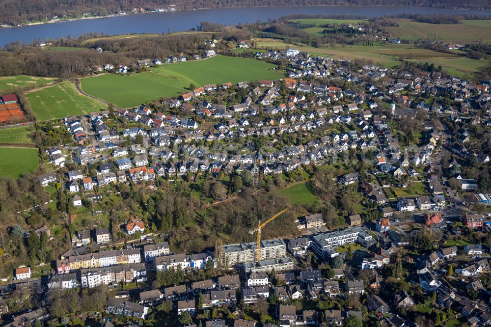 Fischlaken from the bird's eye view: Residential area of a multi-family house settlement on Luersweg in Fischlaken at Ruhrgebiet in the state North Rhine-Westphalia, Germany