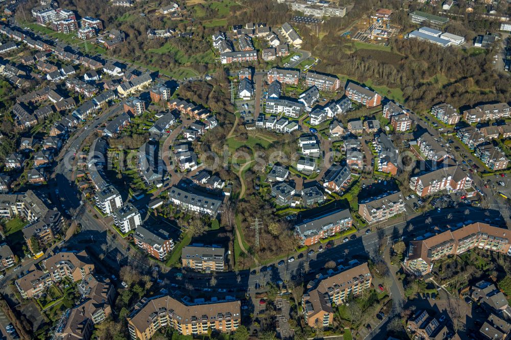 Aerial image Mülheim an der Ruhr - Residential area of a multi-family house settlement on Luxemburger Allee in Muelheim on the Ruhr at Ruhrgebiet in the state North Rhine-Westphalia, Germany