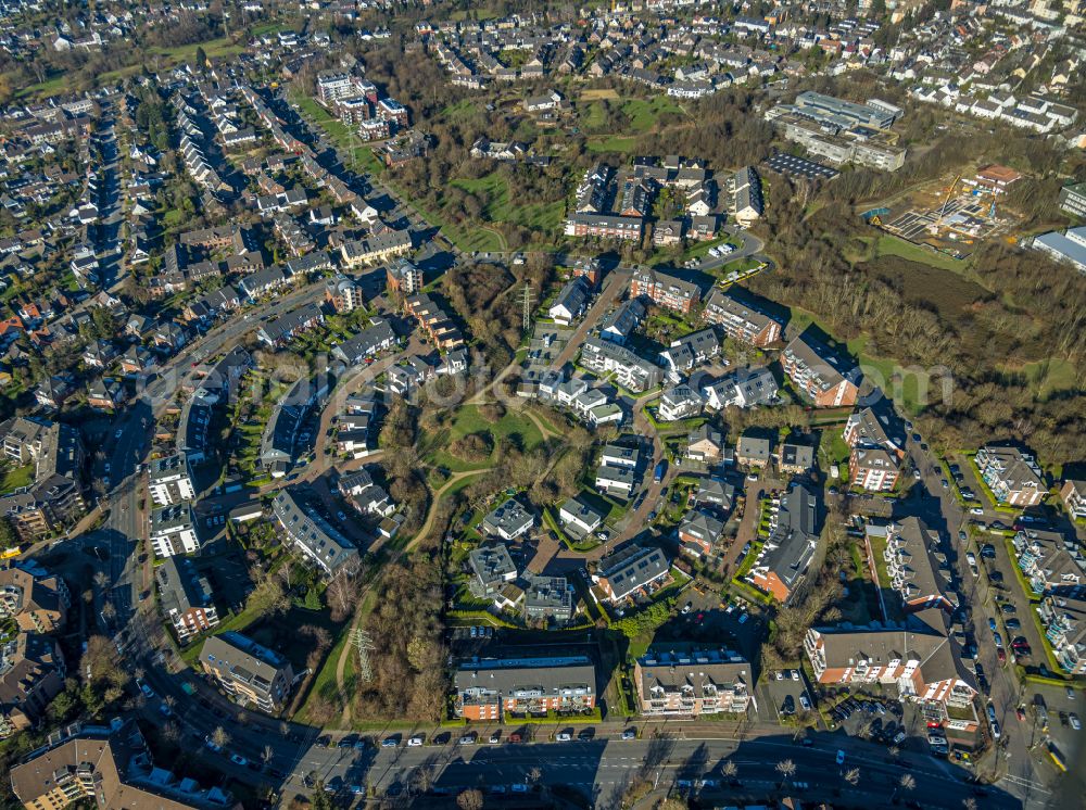 Aerial photograph Mülheim an der Ruhr - Residential area of a multi-family house settlement on Luxemburger Allee in Muelheim on the Ruhr at Ruhrgebiet in the state North Rhine-Westphalia, Germany