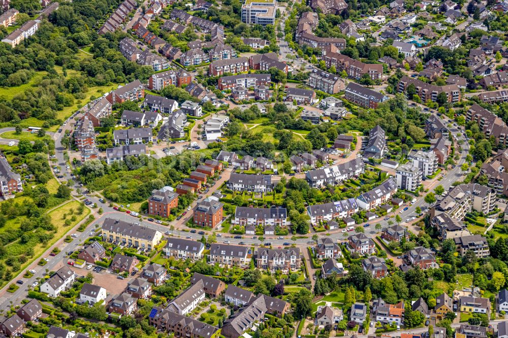 Aerial image Mülheim an der Ruhr - Residential area of a multi-family house settlement on Luxemburger Allee in Muelheim on the Ruhr at Ruhrgebiet in the state North Rhine-Westphalia, Germany