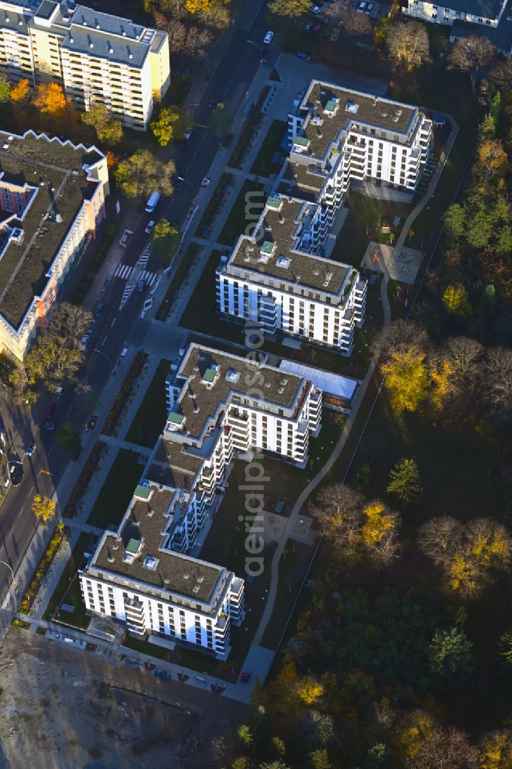 Aerial image Berlin - Residential multi-family housing development on the Mariendorfer Weg in the district Neukoelln in Berlin, Germany