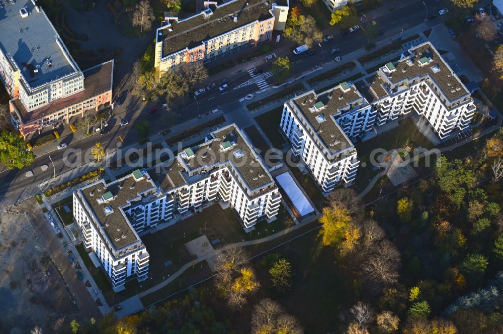 Aerial photograph Berlin - Residential multi-family housing development on the Mariendorfer Weg in the district Neukoelln in Berlin, Germany