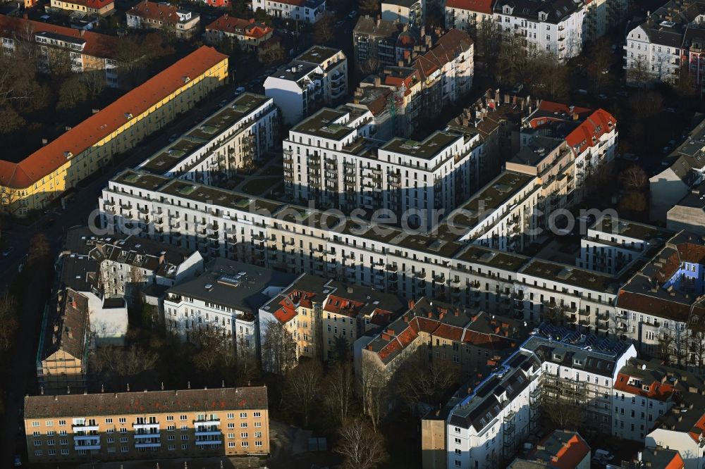 Aerial photograph Berlin - Residential area of a multi-family house settlement on Mendelstrasse - Bleicheroder Strasse - Harzburger Strasse - Harzgeroder Strasse in Berlin, Germany