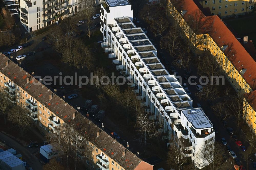 Aerial image Berlin - Residential area of a multi-family house settlement Mendelstrasse - Wolfshagener Strasse - Stiftsweg in the district Pankow in Berlin, Germany