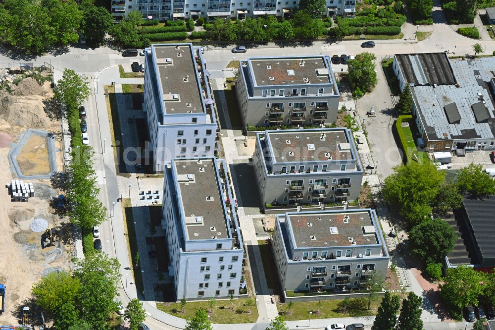 Berlin from above - Residential site with multi-family housing development- on the Havellaender Ring corner Zossener Strasse in the district Hellersdorf in Berlin, Germany