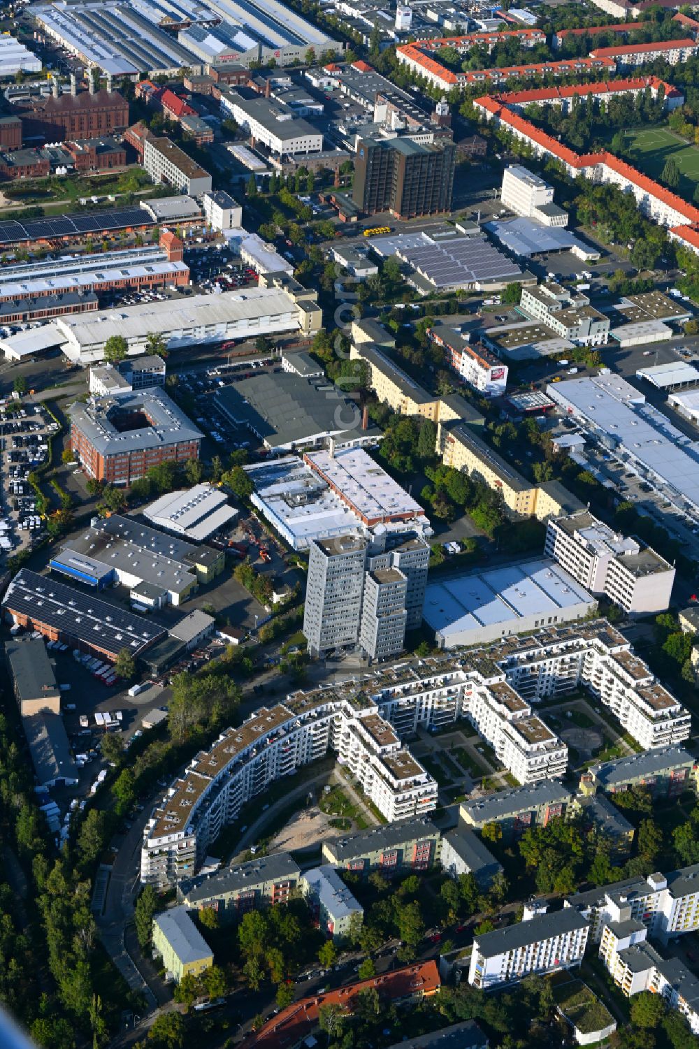 Aerial image Berlin - Residential area of a multi-family house settlement Eythstrasse - Bessemerstrasse in the district Schoeneberg in Berlin, Germany