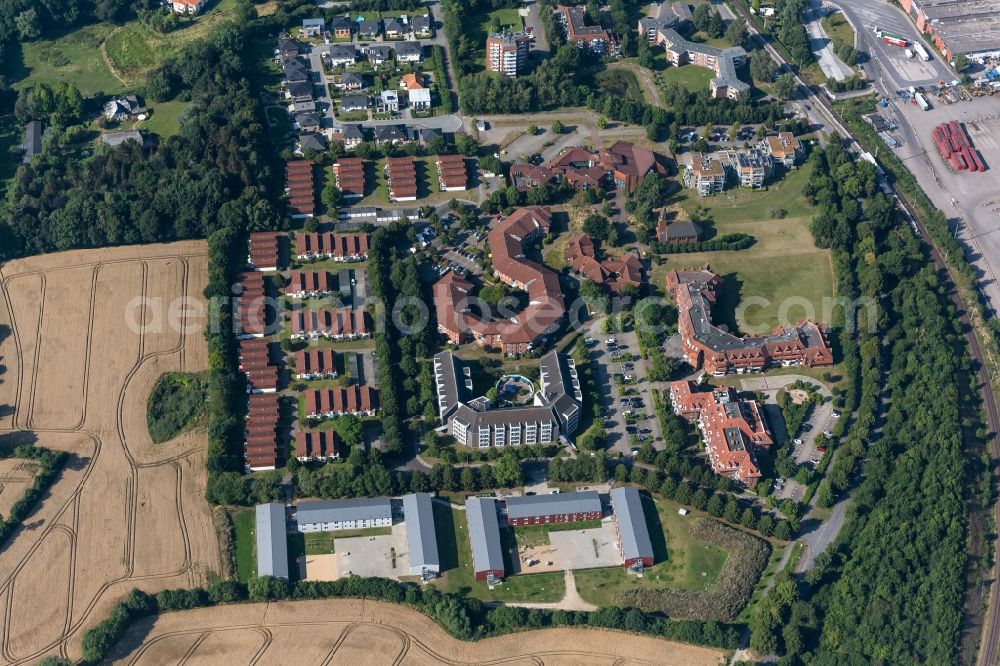 Aerial photograph Travemünde - Residential area of a multi-family house settlement on Ostseestrasse in Travemuende in the state Schleswig-Holstein, Germany