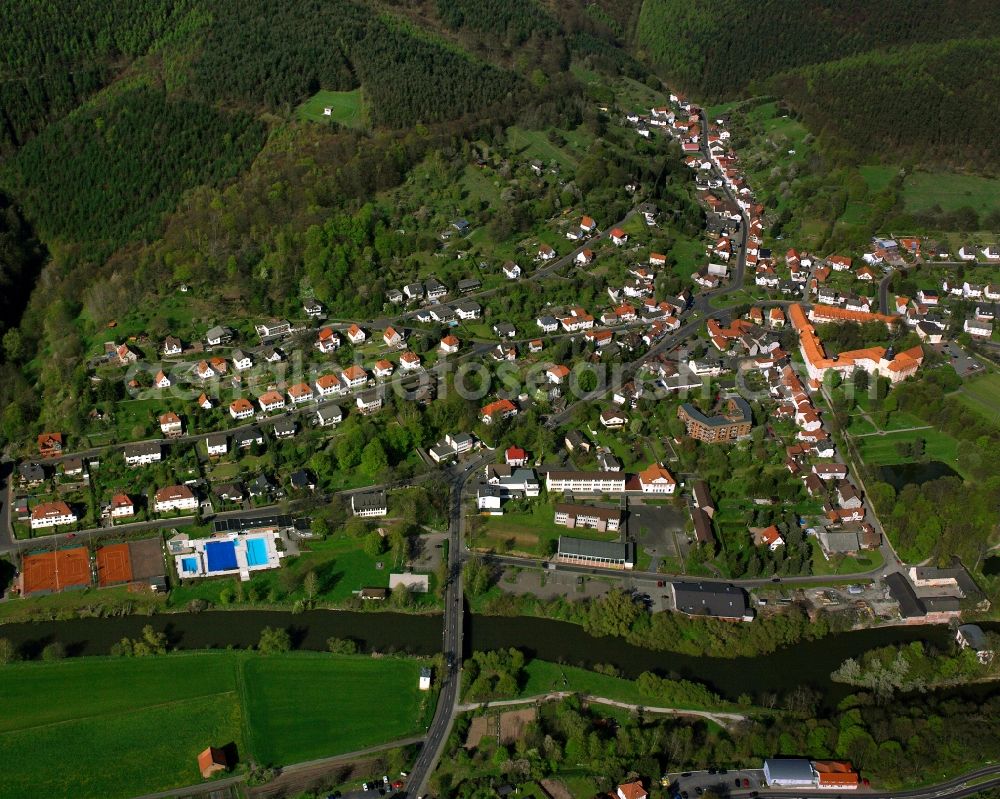 Philippsthal (Werra) from the bird's eye view: Residential area of a multi-family house settlement in Philippsthal (Werra) in the state Hesse, Germany