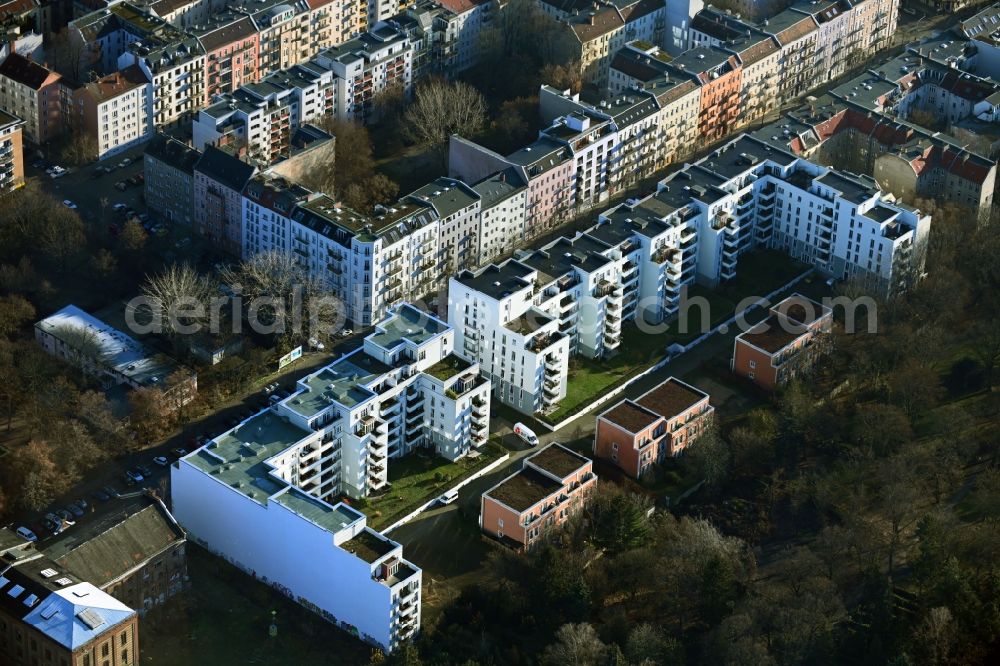 Berlin from the bird's eye view: Residential area of a multi-family house settlement on Richard-Sorge-Strasse in the district Friedrichshain in Berlin, Germany