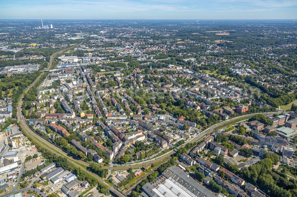 Aerial photograph Bochum - Residential area of a multi-family house settlement on Robertstrasse - Gustavstrasse - Eickeler Strasse - B226 in the district Hamme in Bochum in the state North Rhine-Westphalia, Germany