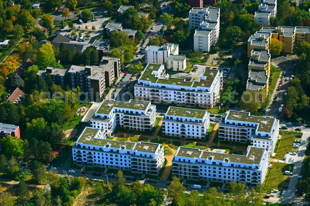 Aerial photograph Berlin - Residential area of a multi-family house settlement on Rue Montesquieu in the district Wittenau in Berlin, Germany